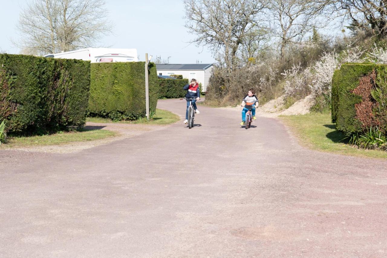 Camping Les Carolins Saint-Lo-d'Ourville Esterno foto